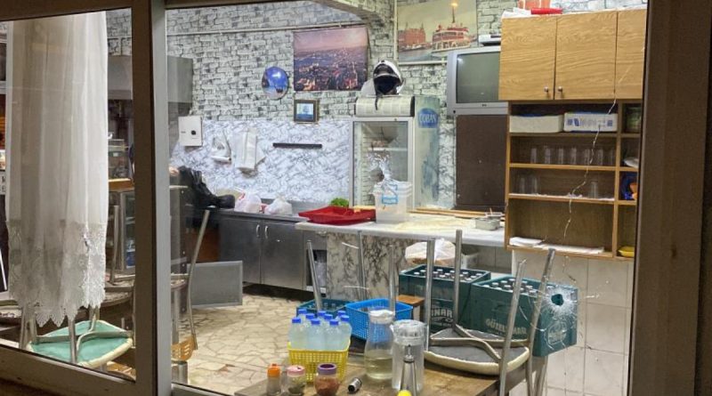 Ataşehir’de lokanta sahibiyle tartışan müşterinin yakınları kurşun yağdırdı