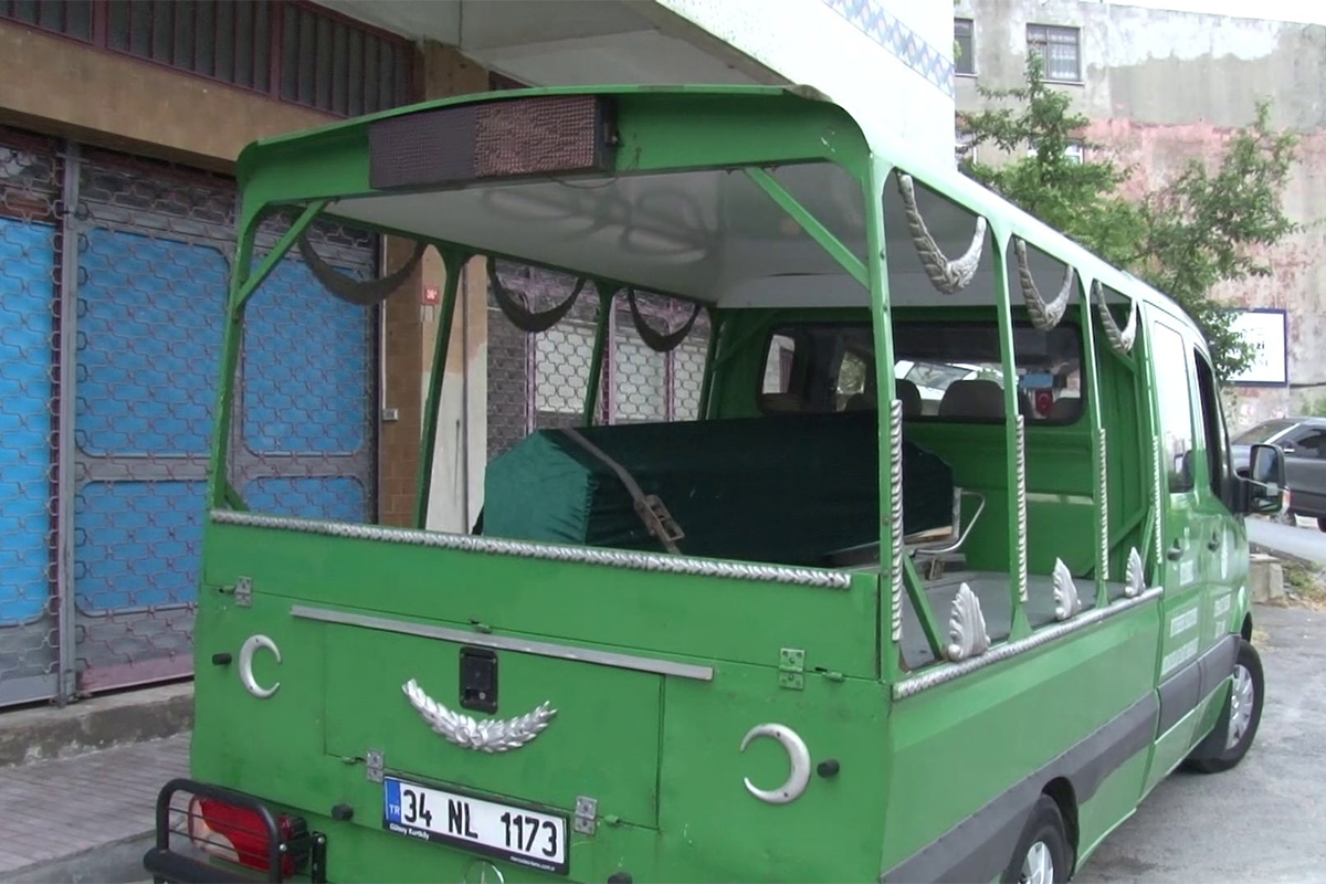 Ataşehir’de yaşlı adam dükkanının kapısında ölü bulundu