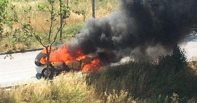 Avcılar’da otomobil alev topuna döndü: Kadın sürücü son anda kurtuldu