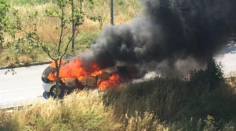 Avcılar’da otomobil alev topuna döndü: Kadın sürücü son anda kurtuldu