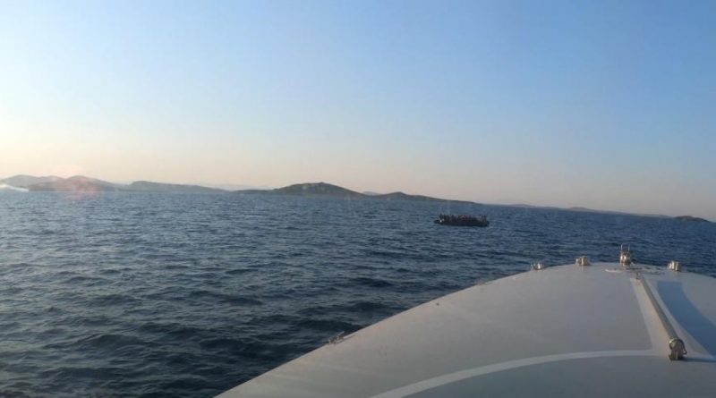 Ayvalık’ta 53 göçmen kurtarıldı