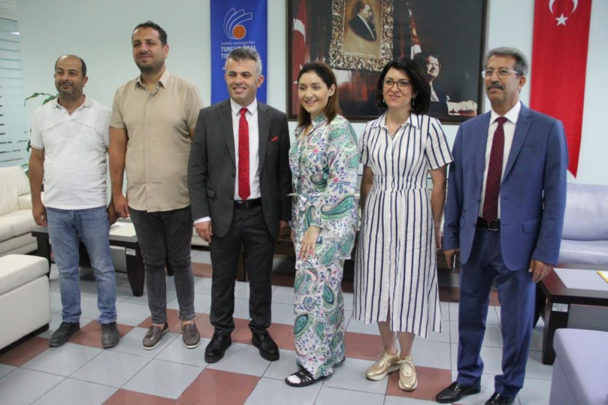 Azeri şarkıcı kardeşine karaciğerini verdi