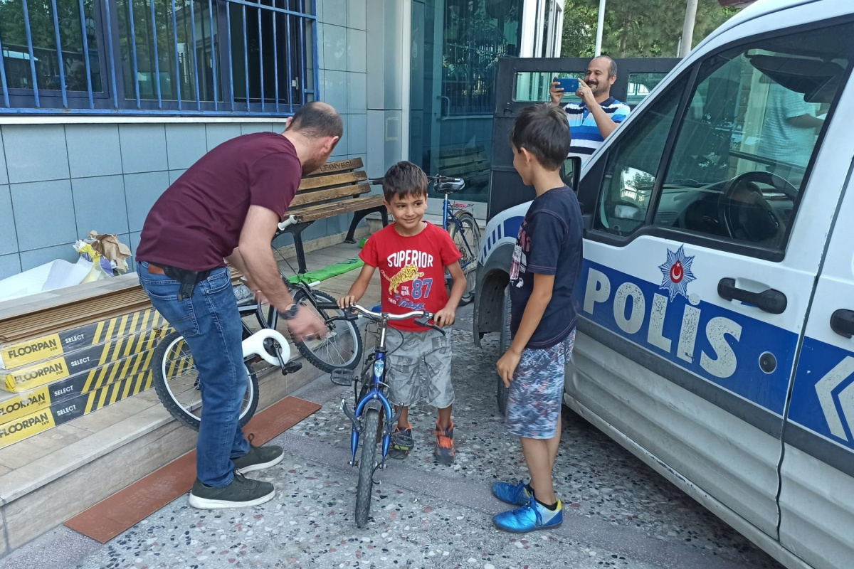 Baba ve oğullarının bisikletini çalan şüpheli yakalandı