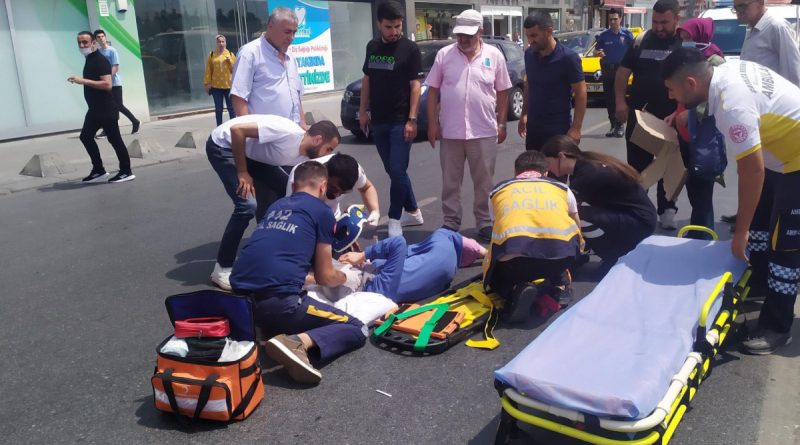 Bahçelievler'de ambulans yayaya çarptı