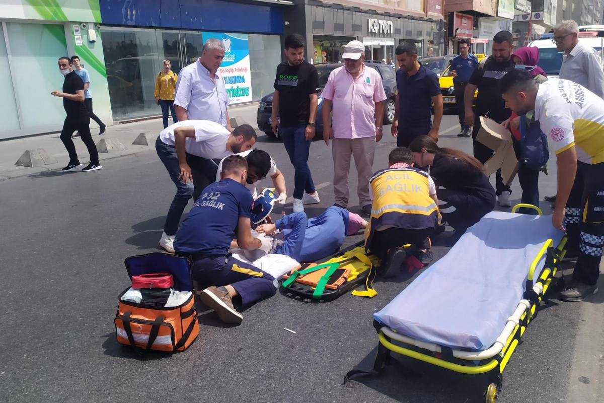 Bahçelievler'de ambulans yayaya çarptı