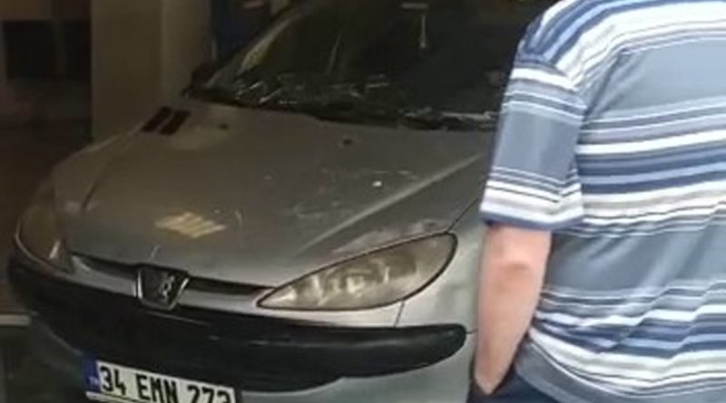 Bahçelievler'de otomobil bankaya daldı