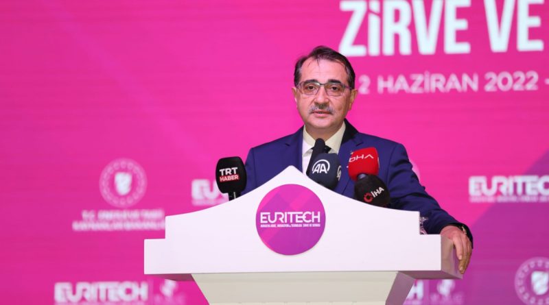 Bakan Dönmez: 'Güneş paneli üretimiyle Avrupa’da birinci, dünyada dördüncü sıradayız'