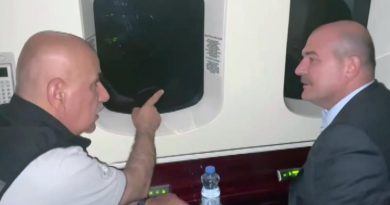 Bakanlar yangın sahasını helikopterden inceledi