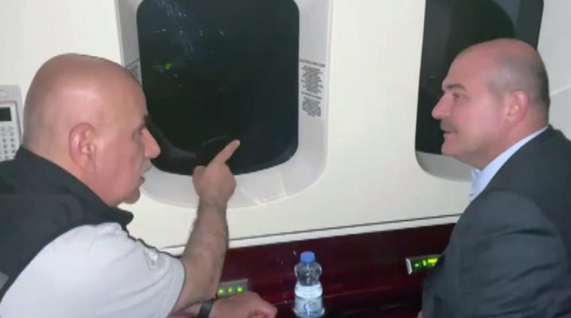 Bakanlar yangın sahasını helikopterden inceledi