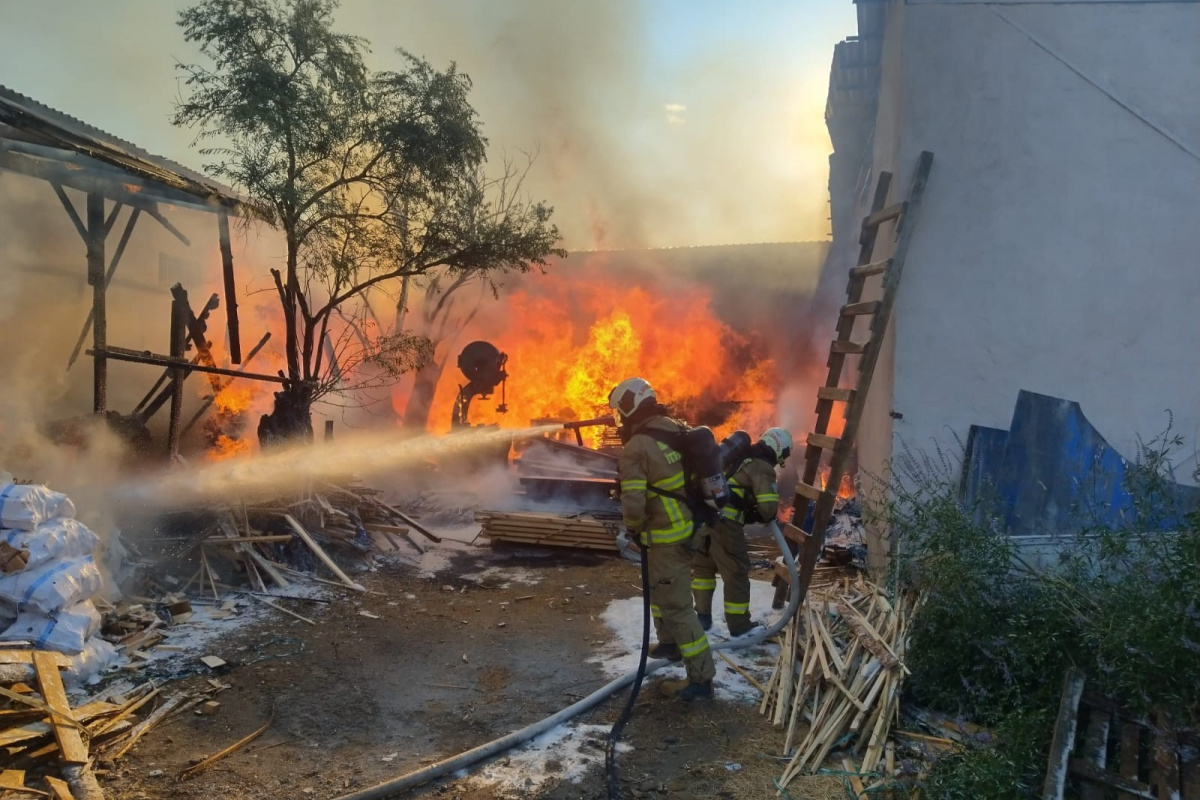 Balıkesir’de bıçkı atölyesi alevlere teslim oldu