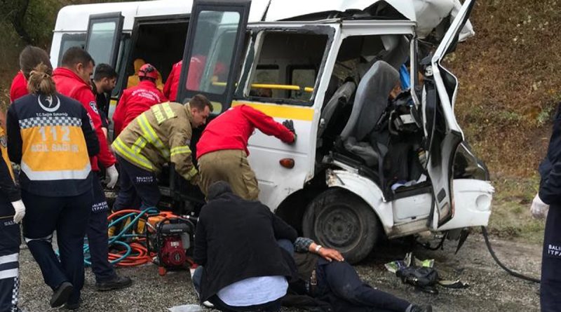 Balıkesir-Kütahya yolunda feci kaza: Ölü ve yaralılar var