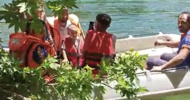 Baraj kapakları açılınca mahsur kalan 7 kişiyi AFAD kurtardı