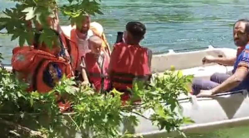 Baraj kapakları açılınca mahsur kalan 7 kişiyi AFAD kurtardı