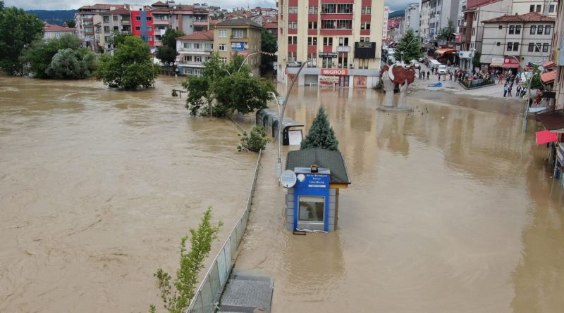 Bartın’da sel suları çekilmeye başladı, kent dron ile havadan görüntülendi