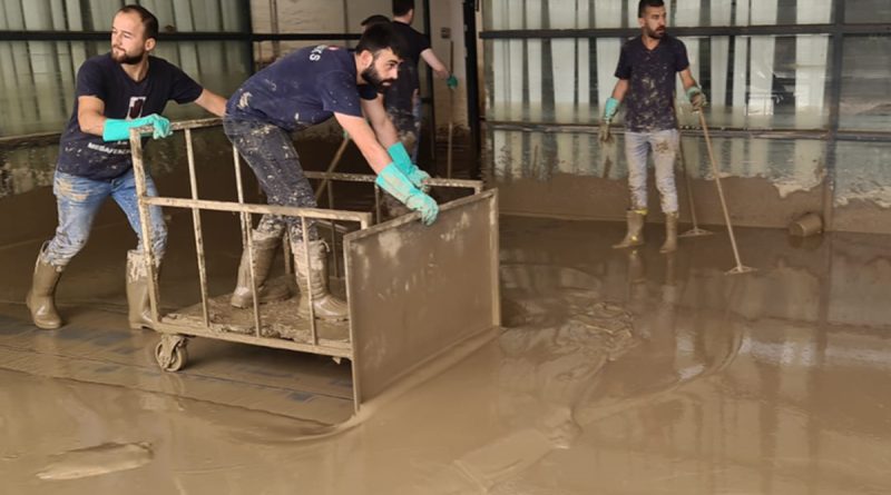 Bartın'da tekstil fabrikası sular altında kaldı