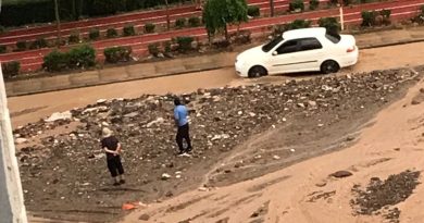 Başkent'te araçlar sele kapıldı