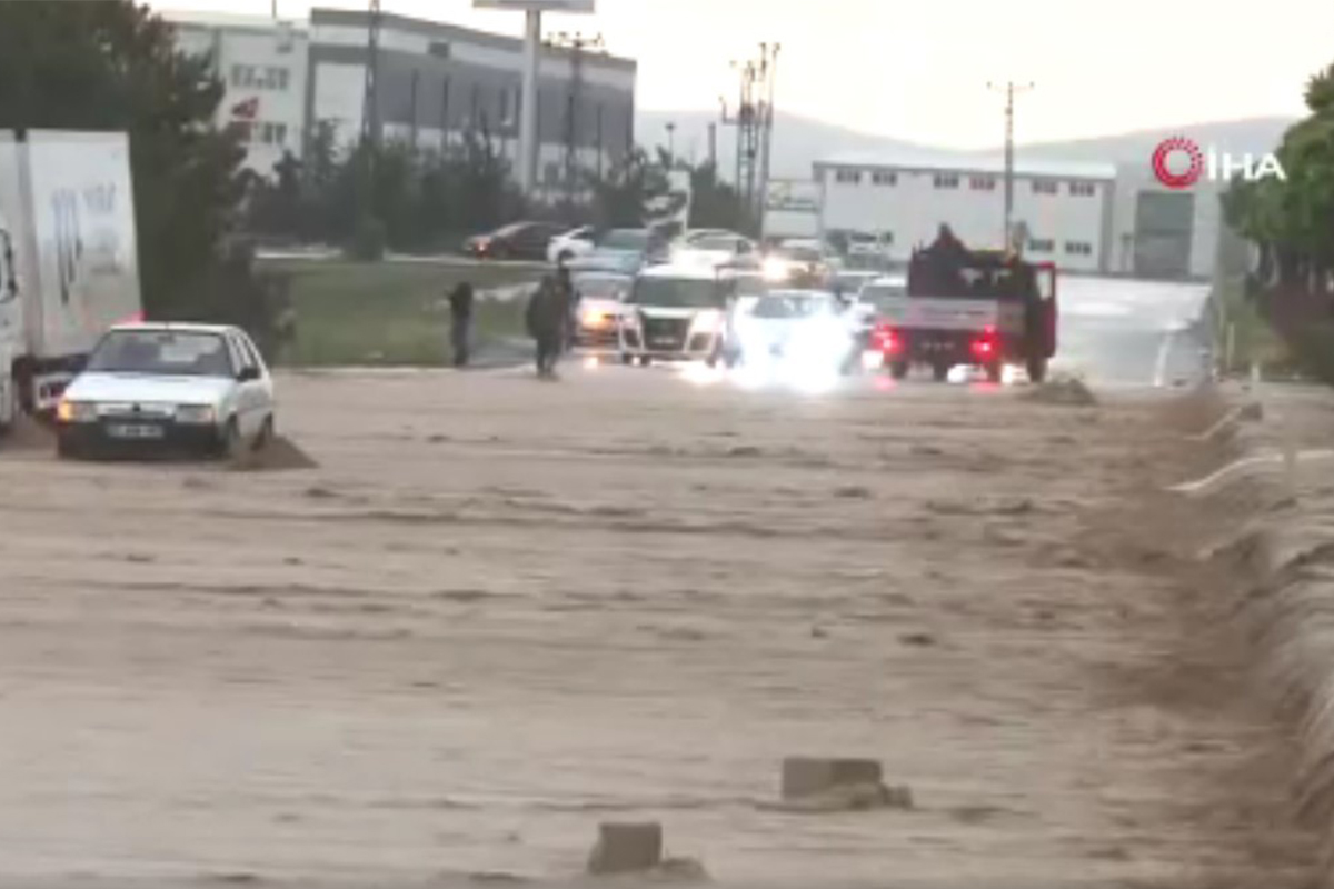 Başkent’te sel Akyurt’u vurdu