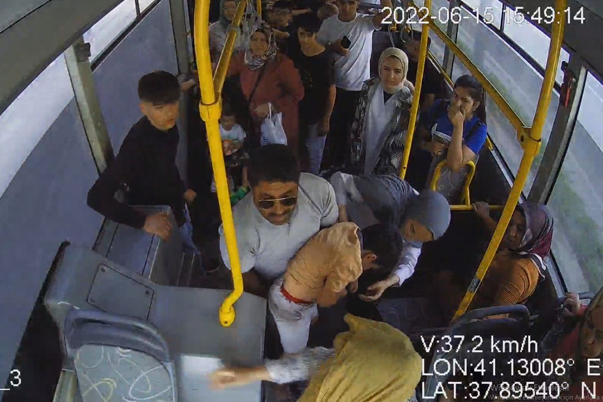 Batman’da belediye otobüsünde panik anları