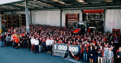 Beauvais Massey Ferguson Fabrikası 1 milyonuncu traktörünü kutluyor