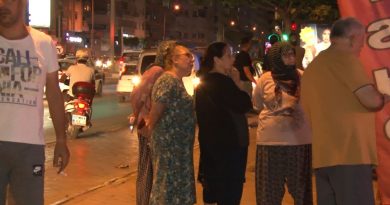 Berber dükkanındaki yangın apartman sakinlerini sokağa döktü