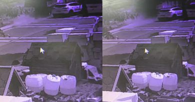 Beykoz'da hafriyat kamyonunun su kanalına uçtuğu kaza kamerada