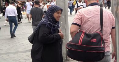 Beyoğlu’nda boş 'İstanbul kartla' ile duygu sömürüsü yapan dilenciye suçüstü