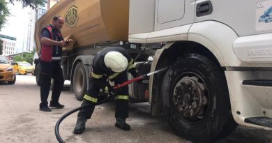 Bilecik'te seyir halindeki kamyon alev aldı