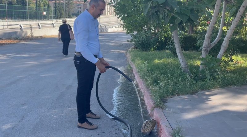 Bir damla suyla yüreklere dokunuldu