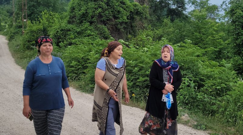 Bir mahalleyi ayı korkusu sardı: 'Evlerimizden çıkamıyoruz'