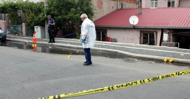 Boşandığı eşi ve arkadaşına sokak ortasında kurşun yağdırdı