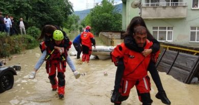 Bozkurt sel altında: Evlerinde mahsur kalanlar kurtarılıyor