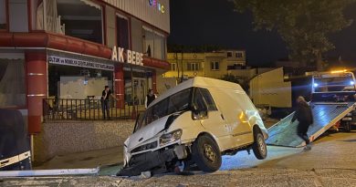 Bursa'da 5 aracın karıştığı zincirleme kazada 4 kişi yaralandı
