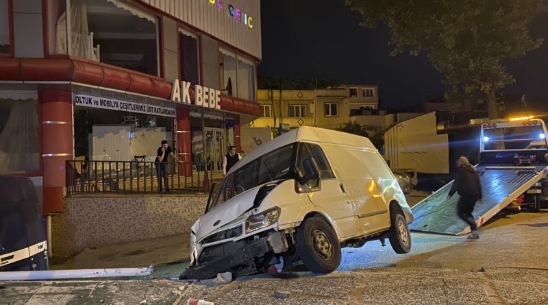 Bursa'da 5 aracın karıştığı zincirleme kazada 4 kişi yaralandı