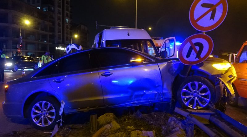 Bursa'da işçi servisi ile otomobil kafa kafaya çarpıştı: 6 yaralı