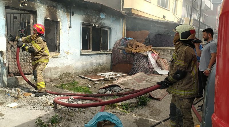 Bursa'da madde bağımlısı genç evi ateşe verdi