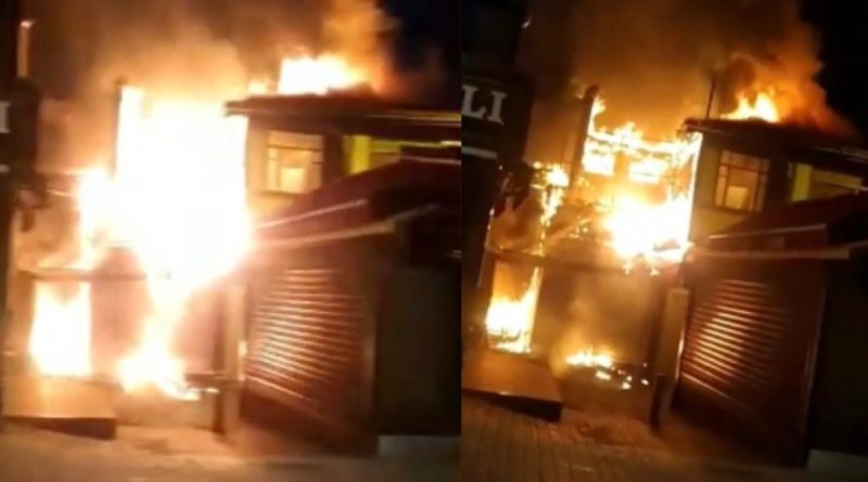 Bursa’da tarihi bina alev alev yandı