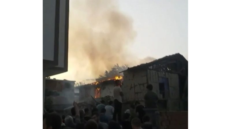 Bursa'da tarihi ev alev alev yandı