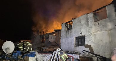 Bursa'da tekstil atölyesinde yangın çıktı: 2 ev kül oldu