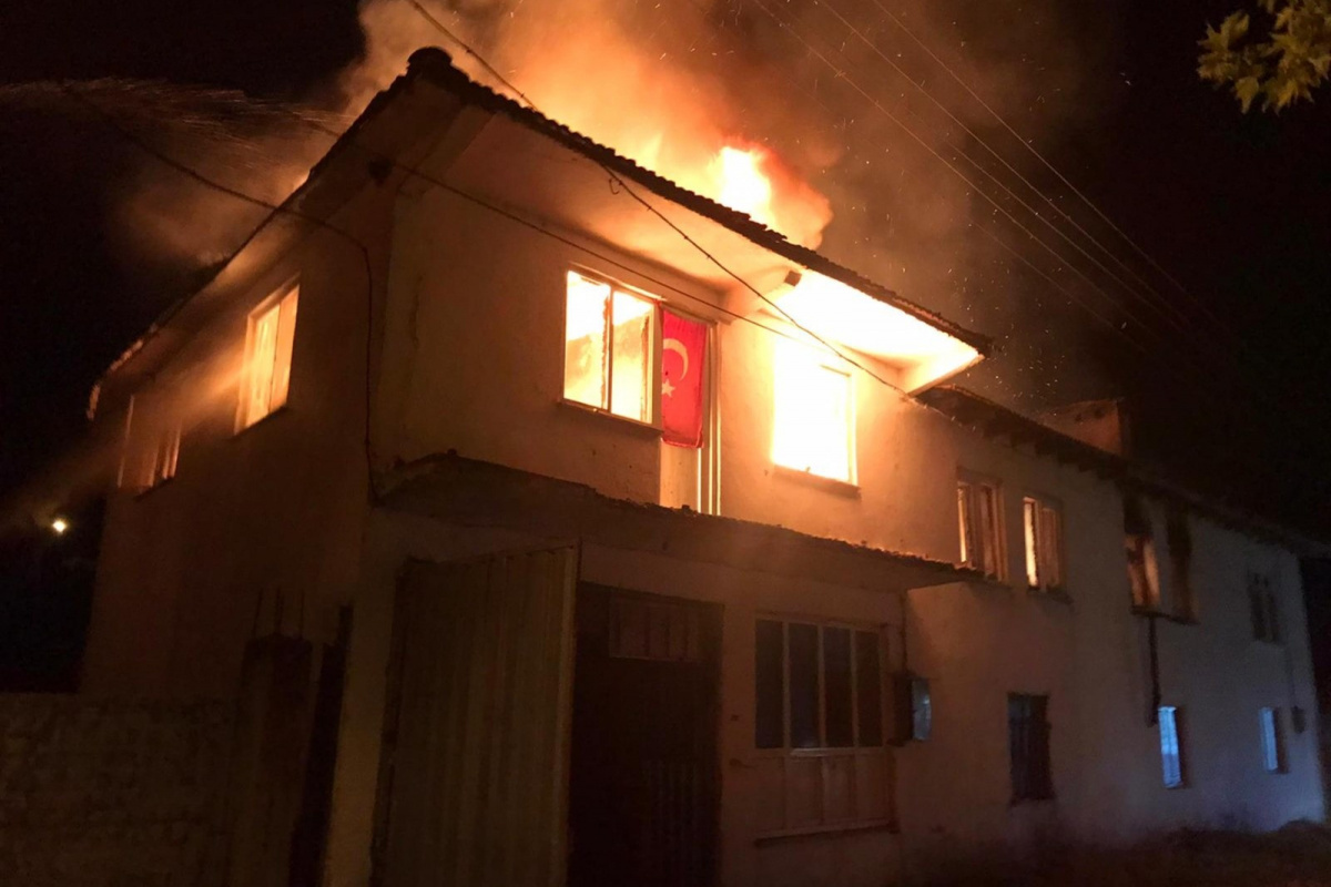 Büyükşehir Belediye Başkanı Yücel Yılmaz, Özdemir ailesine yeni ev sözü verdi