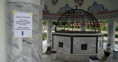 Cami cemaati şadırvanın musluklarının çalındığını görünce şaşkına döndü