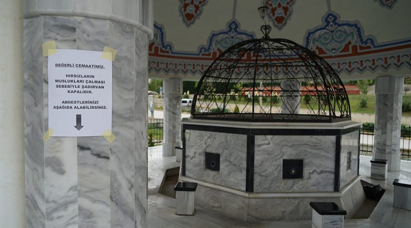Cami cemaati şadırvanın musluklarının çalındığını görünce şaşkına döndü
