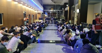 Çanakkale’de Afganistan uyruklu 227 düzensiz göçmen sınır dışı edildi