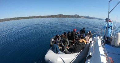 Çanakkale’de yakalanan 100 düzensiz göçmen ülkesine gönderildi