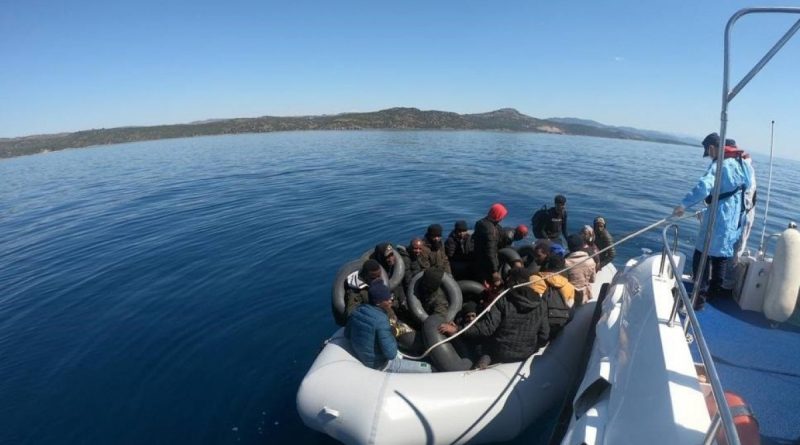 Çanakkale’de yakalanan 100 düzensiz göçmen ülkesine gönderildi