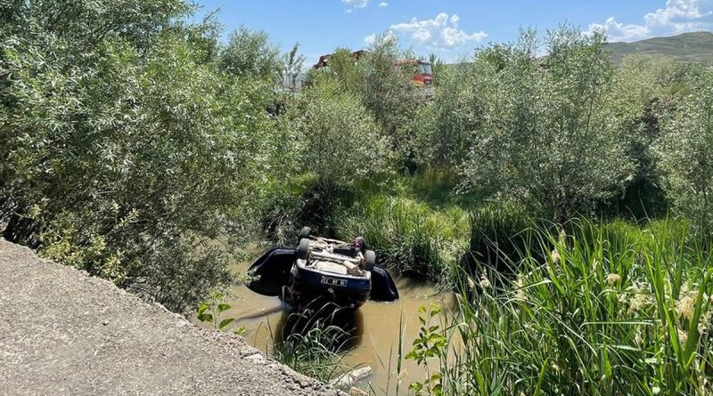 Çankırı'da otomobil dereye devrildi: 5 yaralı