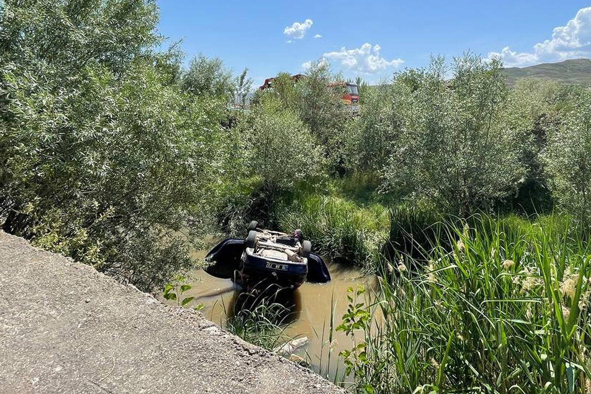 Çankırı'da otomobil dereye devrildi: 5 yaralı