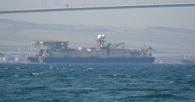 ‘Castoro 10’ isimli gemi 1915 Çanakkale Köprüsü'nün altından geçti