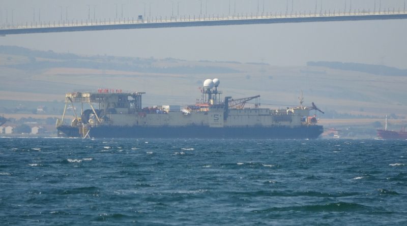 ‘Castoro 10’ isimli gemi 1915 Çanakkale Köprüsü'nün altından geçti