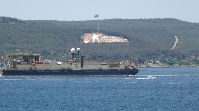 ‘Castoro 10’ isimli gemi Çanakkale Boğazı’ndan geçti