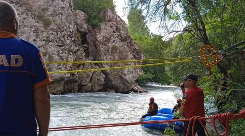 Çayda akıntıya kapılan sağlıkçıyı arama çalışmaları 6. gününde